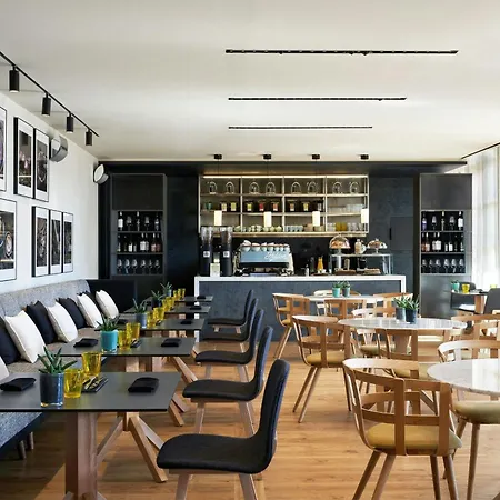 Hotel Arts