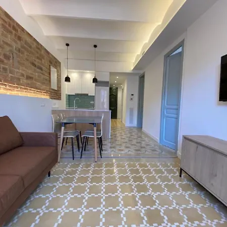 11 Lope Apartment *