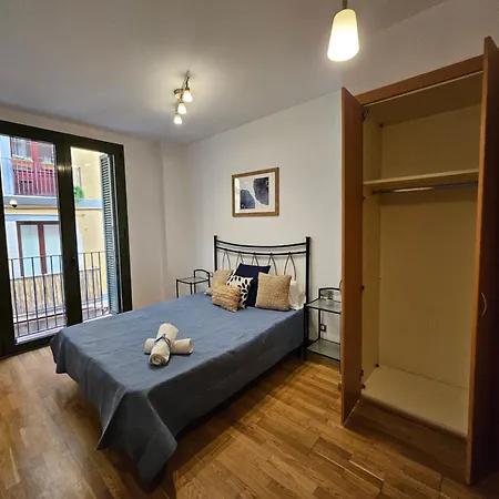 Near Ramblas 3 Flat Min 32 Days Parking Optional Barcelona