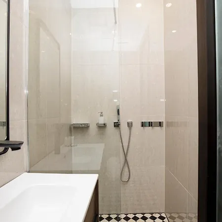 Apartment Beautiful Cosy Modern ,19th Century Building *