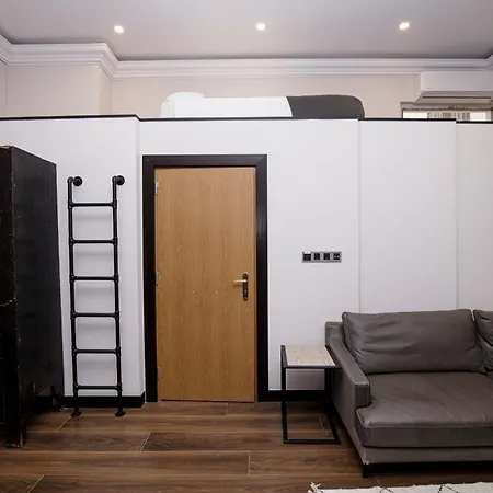 Beautiful Cosy Modern ,19th Century Building *