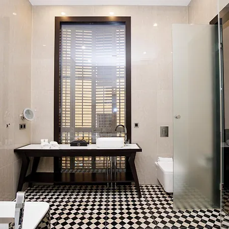 Beautiful Cosy Modern ,19th Century Building
