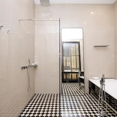 Apartment Beautiful Cosy Modern ,19th Century Building