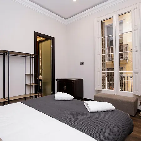 Beautiful Cosy Modern ,19th Century Building