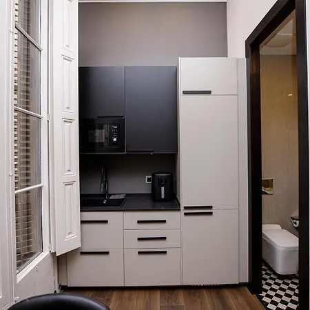 Apartment Beautiful Cosy Modern ,19th Century Building *