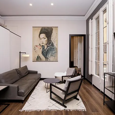 Beautiful Cosy Modern ,19th Century Building Barcelona