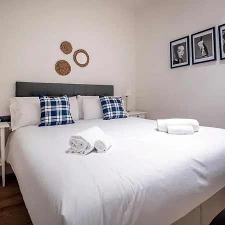 De Cuatro En Carrer Diputacio Apartment