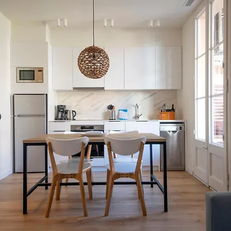Apartment De Cuatro En Carrer Diputacio