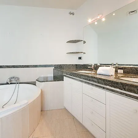 Apartment 4 En Calle Balmes - Stylish Barcelona