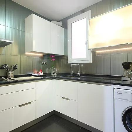 Three Bedroom In Gran De Gracia - Stylish *