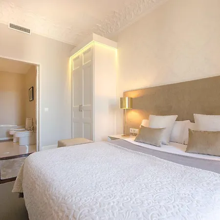 Apartment Three Bedroom In Gran De Gracia - Stylish