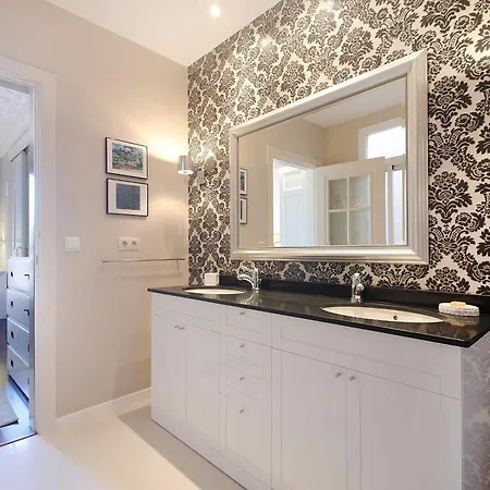 Apartment Three Bedroom In Gran De Gracia - Stylish