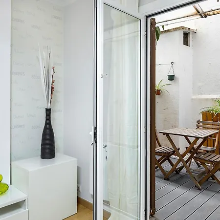 Cozy Terrace In Eixample Barcelona