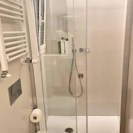 Cozy Bedroom With A Private Bathroom In A Shared House *