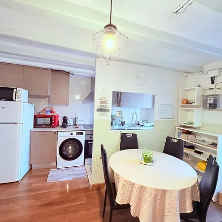 Stunning Flat For 6 People 3 Blocks From The Welcome Breakfast Apartment