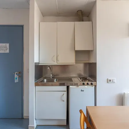 Residencia Universitaria Resa Lesseps Apartment