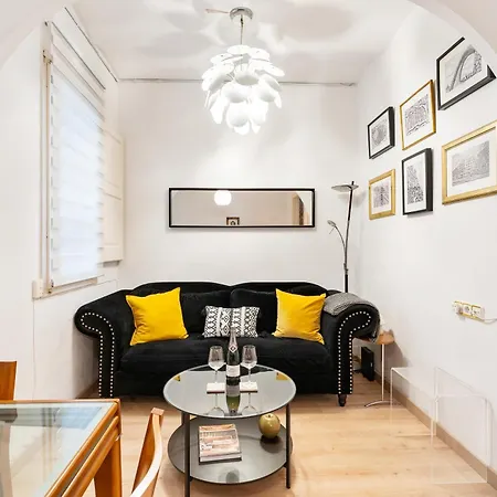 Fridays Flats Whisper-quiet Near Sagrada's Heart Barcellona