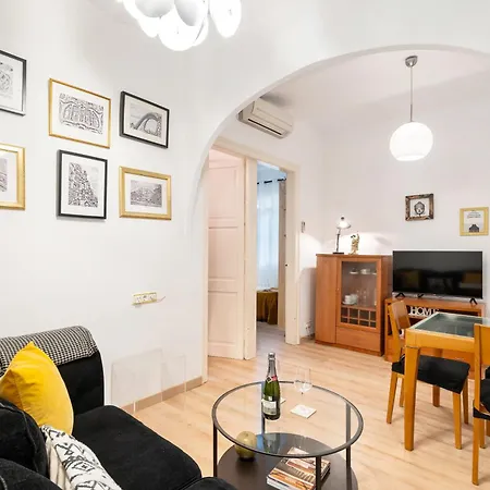 Fridays Flats Whisper-quiet Near Sagrada's Heart * Barcelona