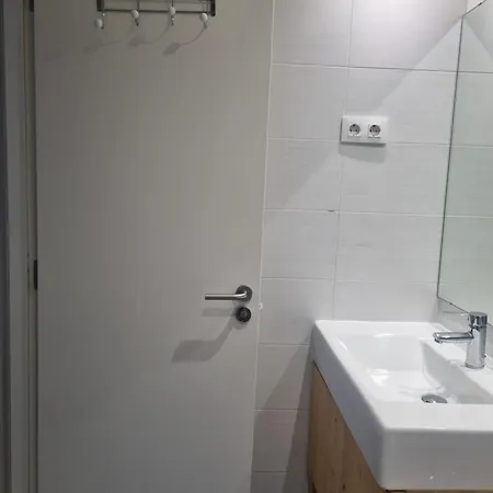 1 Matrimonial Privada Con Bano Incluido