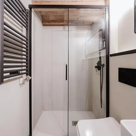 Luxury 2 Story Near Passeig De Gracia Barcelona