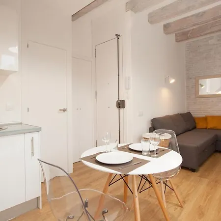 Flat With Balcony Next To The Beach, Sv Apartment *