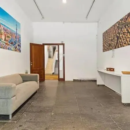Huge Duplex With Private Garden Next To Ramblas Barcelona