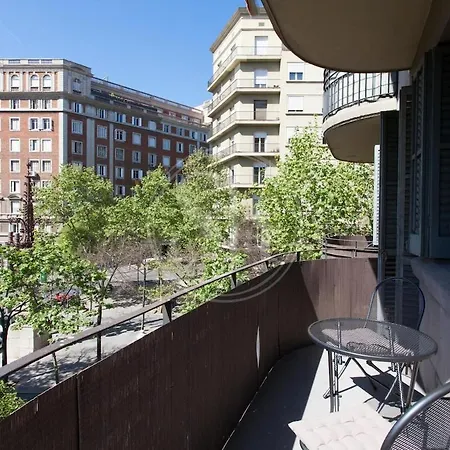 Hermoso Junto A La Sagrada Familia