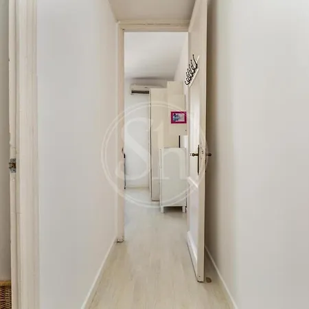 Wonderful Enamorats Apartment