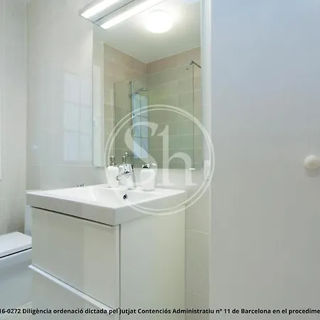 Cozy Near Sagrada Familia Apartment *