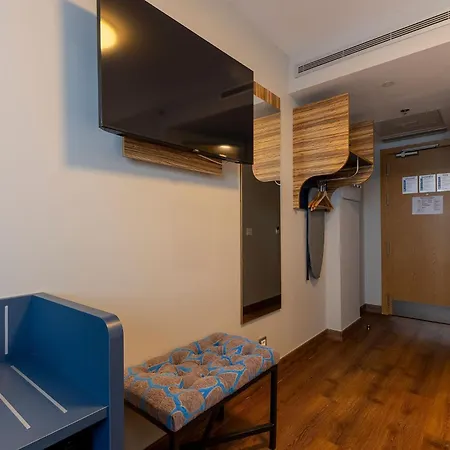 Travelodge Poblenou Otel *