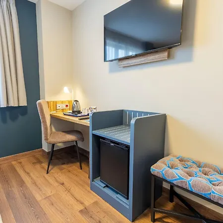 Travelodge Poblenou Otel *