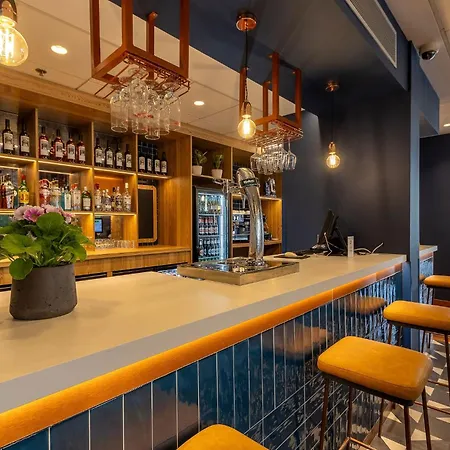 Travelodge Poblenou Otel