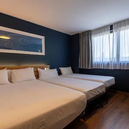 Travelodge Poblenou Otel *