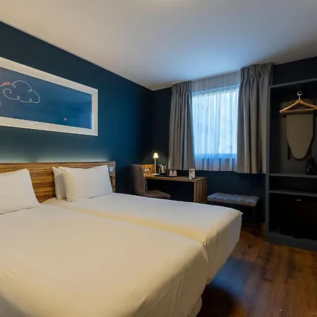 Travelodge Poblenou Otel *