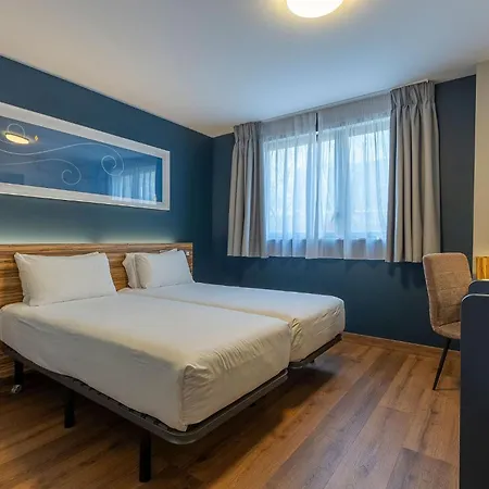 Travelodge Poblenou Otel