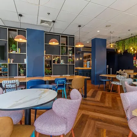 Travelodge Poblenou Otel *