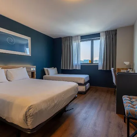 Travelodge Poblenou Otel