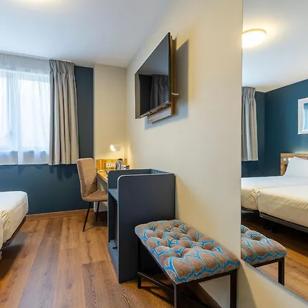 Travelodge Poblenou Otel *