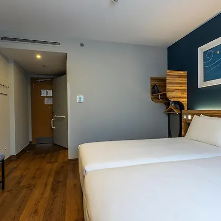 Travelodge Poblenou Otel Barselona