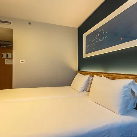 Travelodge Poblenou Otel