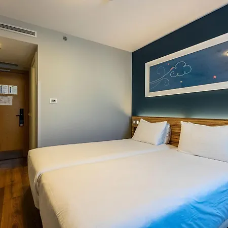 Travelodge Poblenou Otel *