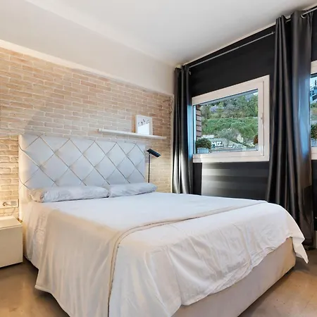 Bright Ferry Terminal & Ramblas Apartment
