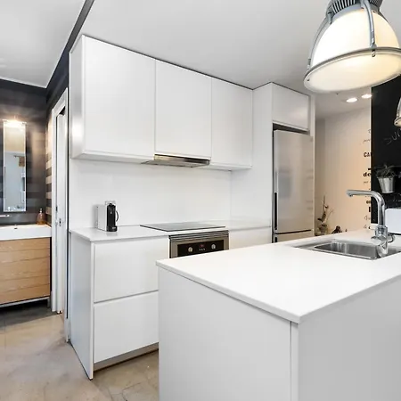 Bright Ferry Terminal & Ramblas Apartment