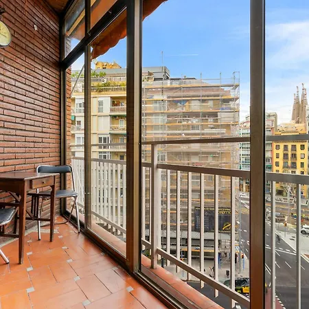 Stunning 5br With Sagrada Familia Views Apartment