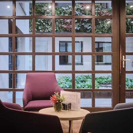 Catalonia Avinyo Hotel