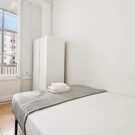 Spacious 5-bedroom In Barcelona
