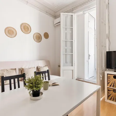 Spacious 5-bedroom In Apartment *