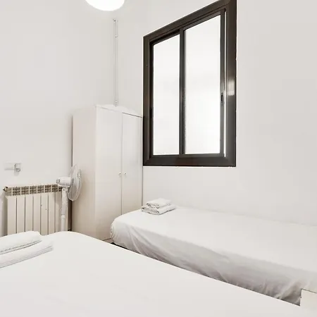 Spacious 5-bedroom In Apartment