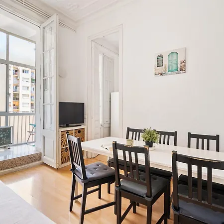 Spacious 5-bedroom In Apartment Barcelona