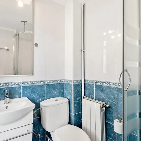 Spacious 5-bedroom In Apartment *